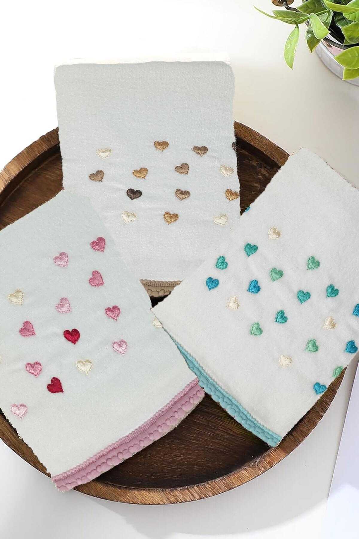 3 Lü Renkli Kalpli Su Taşı Kenar İşlemeli Havlu Seti 50X90 Cm resmi