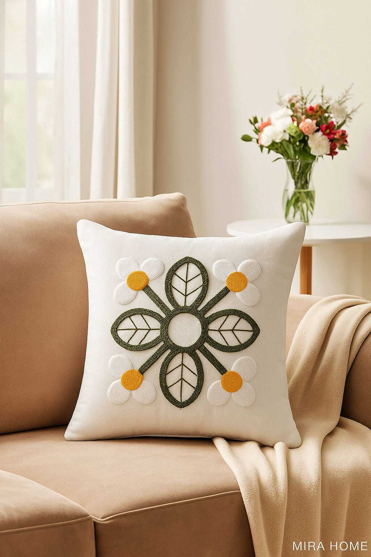 Mira Home Dekoratif Punch Papatya Nakışlı Kırlent Kılıfı resmi
