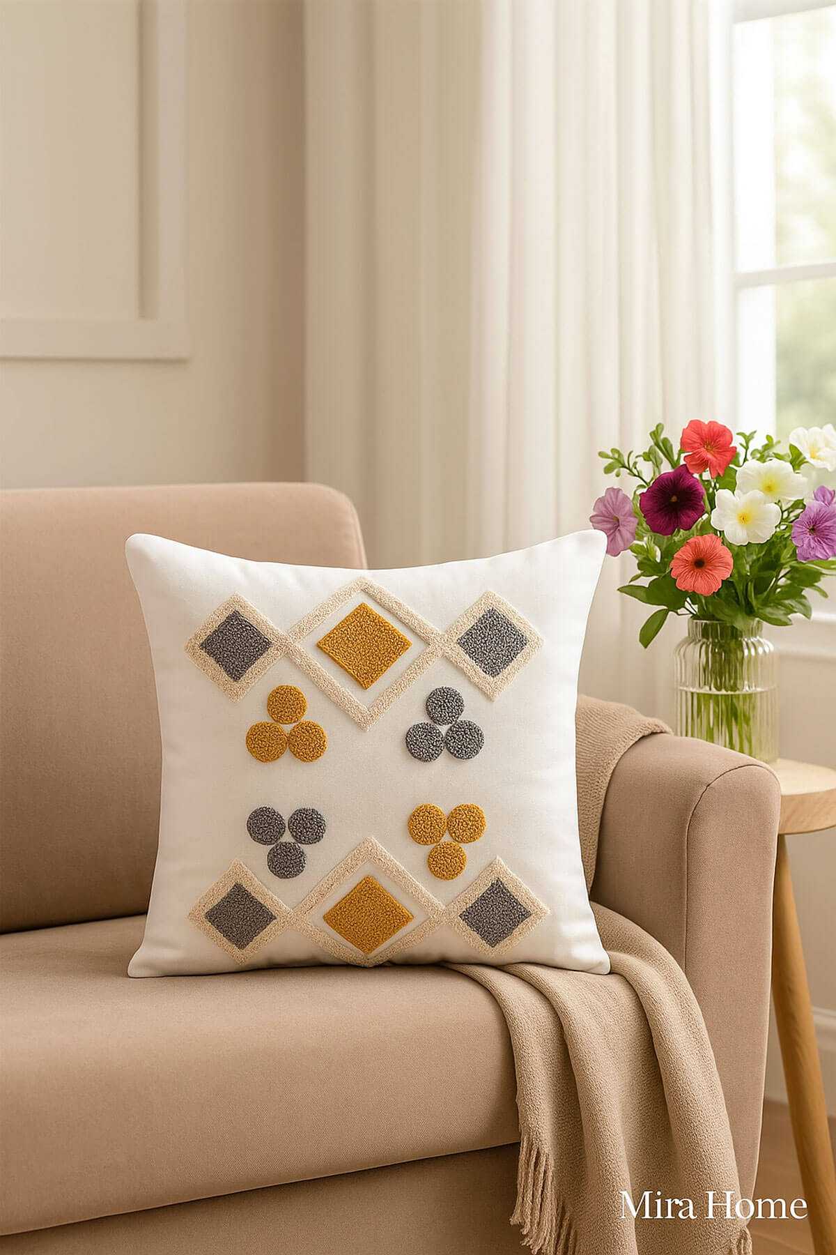 Mira Home Dekoratif Punch Yonca Nakışlı Kırlent Kılıfı resmi