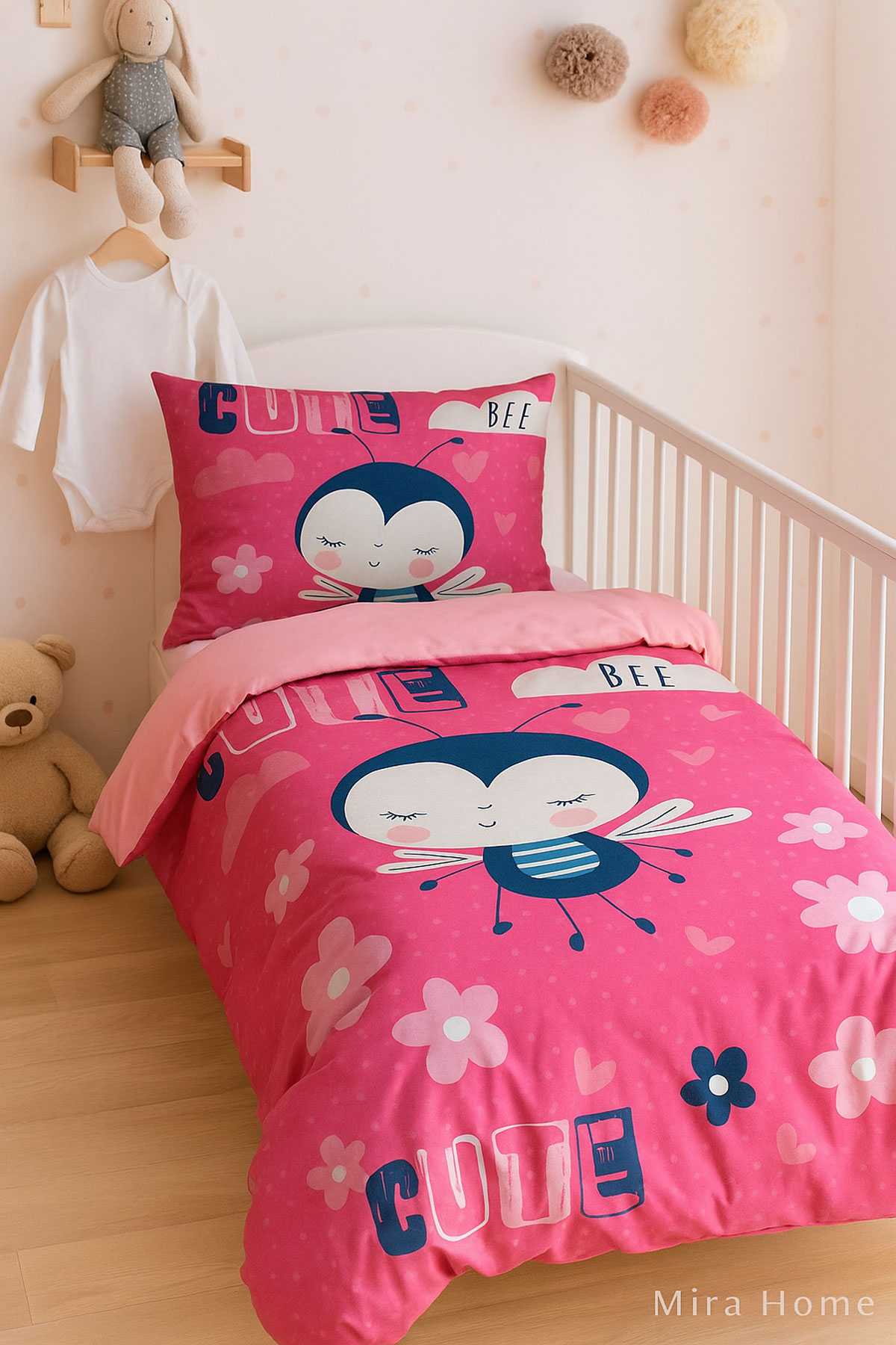 Dijital Baskılı 3d Pamuklu Yenidoğan Bebek Nevresim Takımı Cute Bee Pink resmi