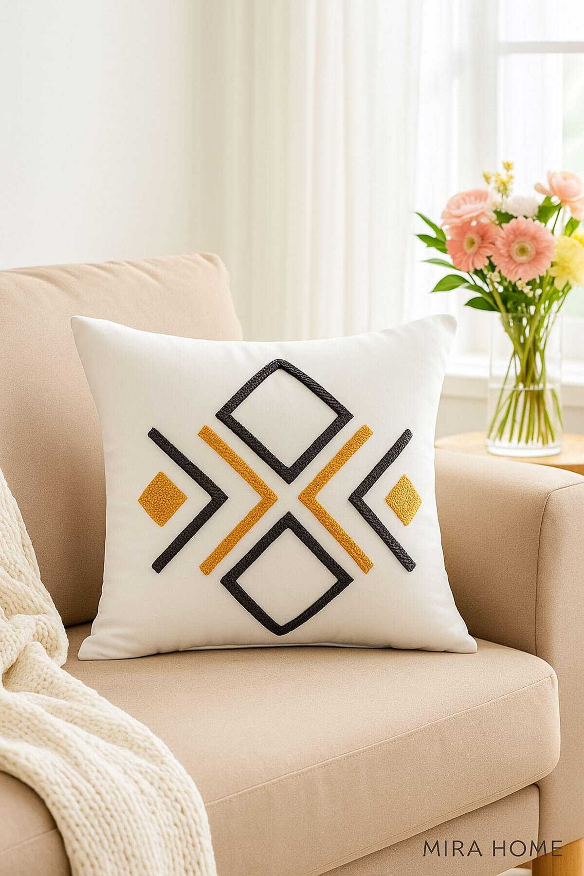 Mira Home Dekoratif Punch Kare Nakışlı Kırlent Kılıfı resmi