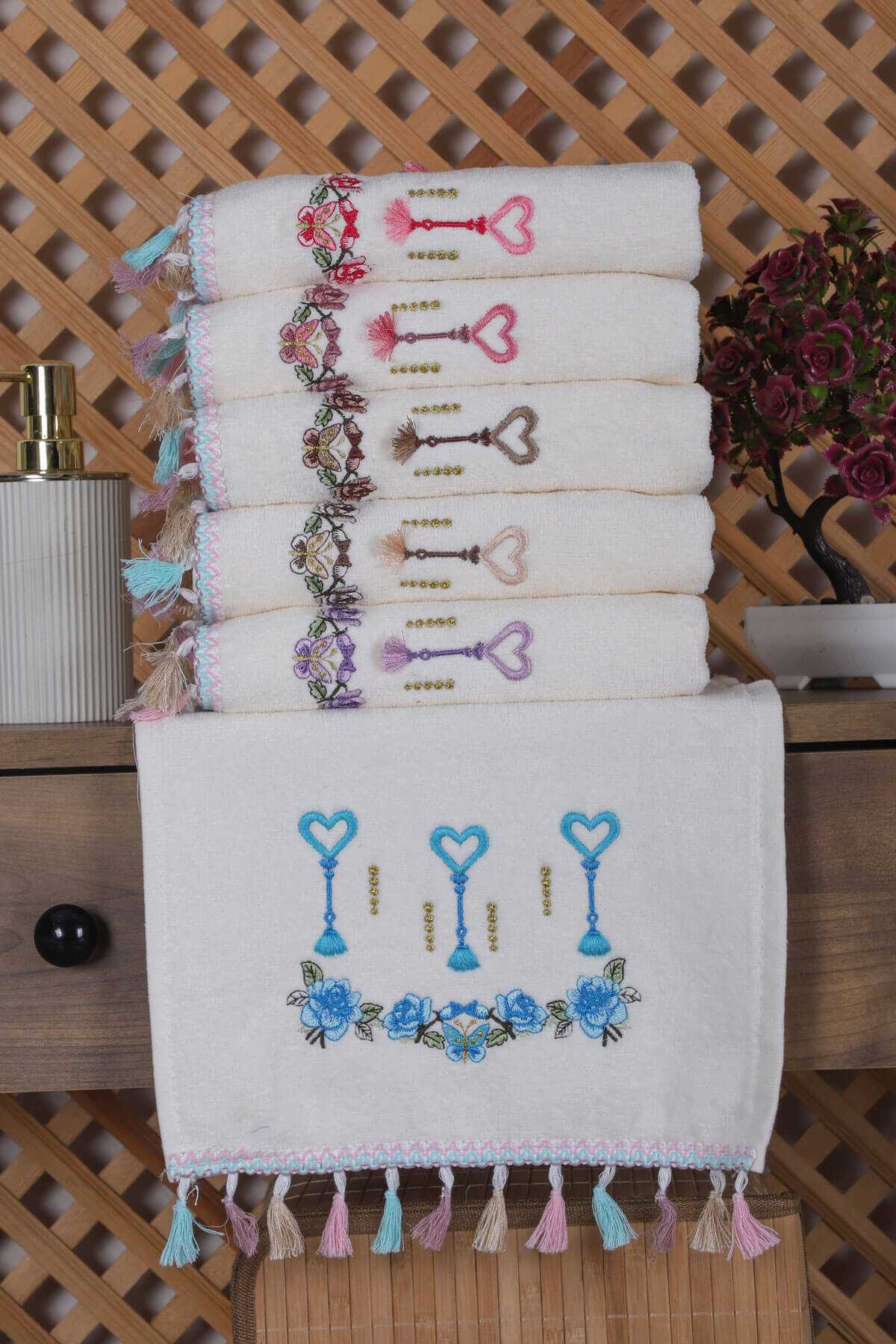6 lı Kalp Çiçek Nakışlı El Yüz Havlu Seti Püsküllü Havlu Takımı 50 x 90 Cm resmi